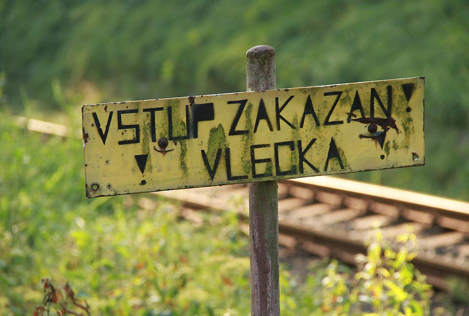 Na vlečku je samozřejmě vstup zakázán. Ostatně stejně jako na dráhu samotnou.