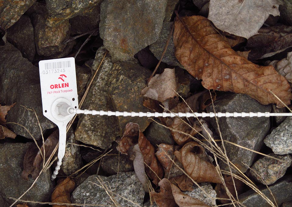 Ropné produkty se sem vozí mj. ze závodu PKP Orlen, který je vlečkou napojen do stanice Plock Trzepowo na dráze Kutno - Brodnica v Polsku.