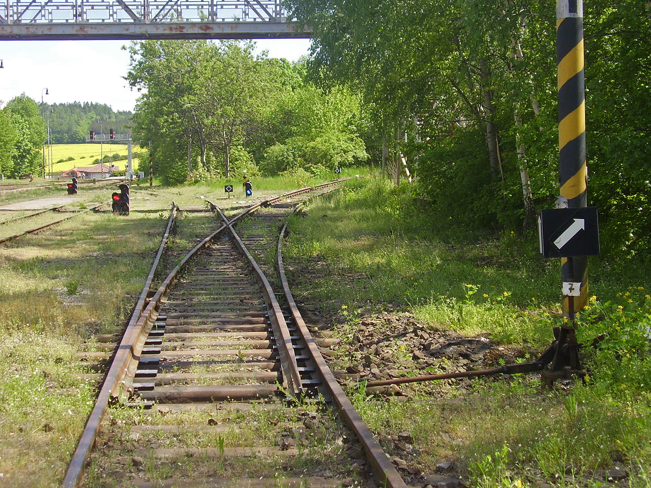 Zbýšovská dráha odbočovala výhybkou č. 7 z koleje č. 7 železniční stanice v Zastávce.