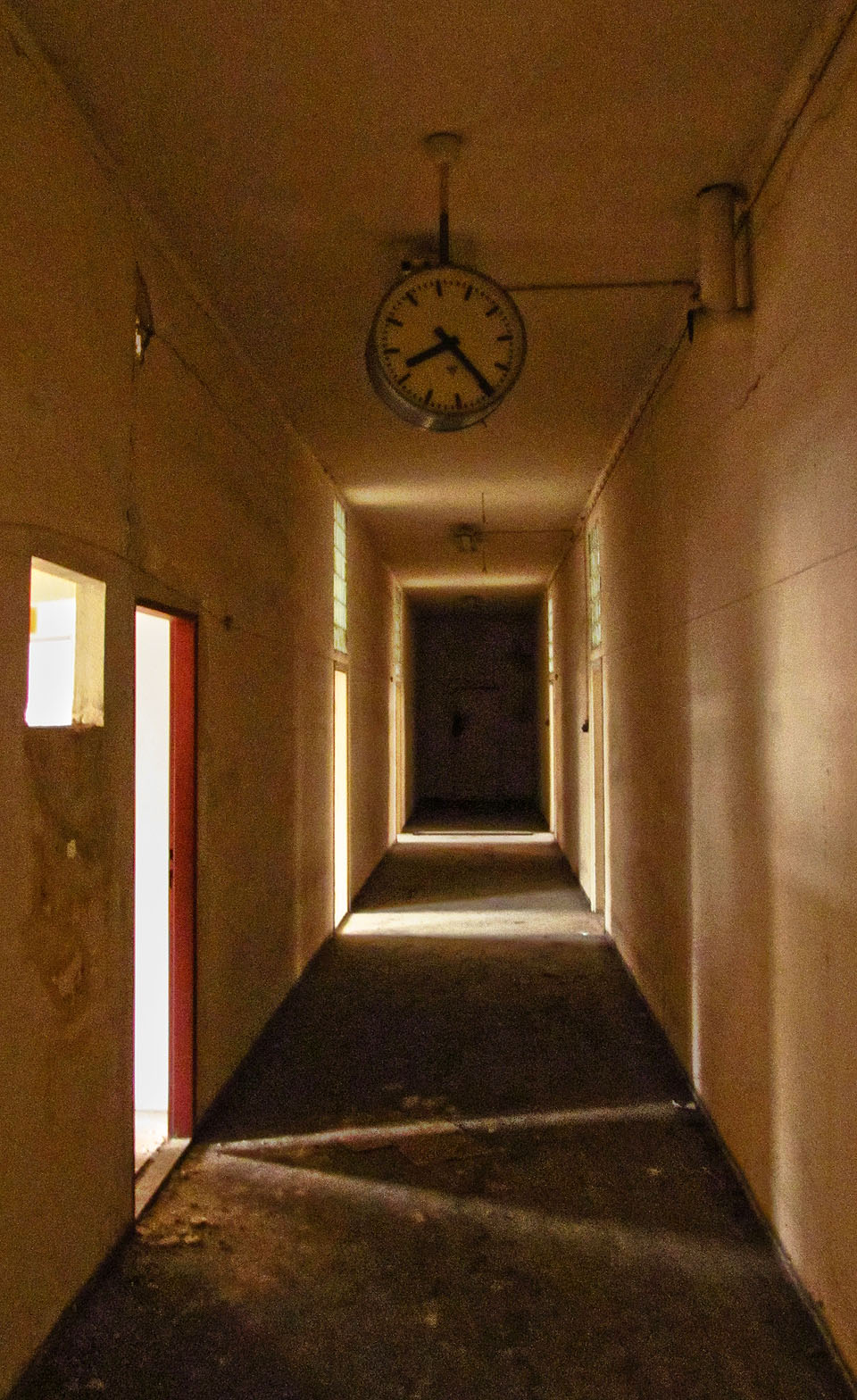 Prázdné chodby bývalého ředitelství Vlněny. Prázdné chodby bývalého ředitelství Vlněny.