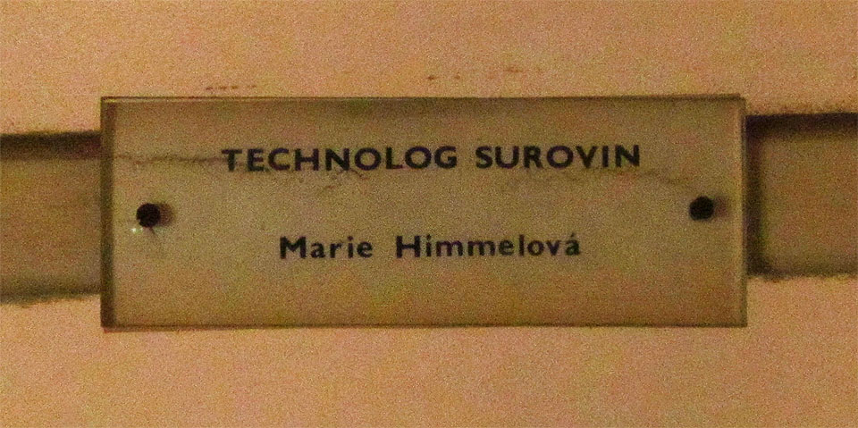 Jedna z nemnoha připomínek, že ve Vlněně pracovali živí lidé. Jedna z nemnoha připomínek, že ve Vlněně pracovali živí lidé.