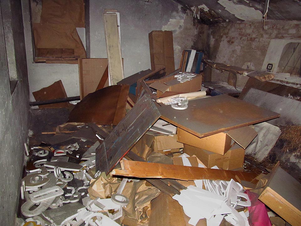 Místnost nástěnkářů a jejich vydatného pomocníka - polystyrenu. Místnost nástěnkářů a jejich vydatného pomocníka - polystyrenu.