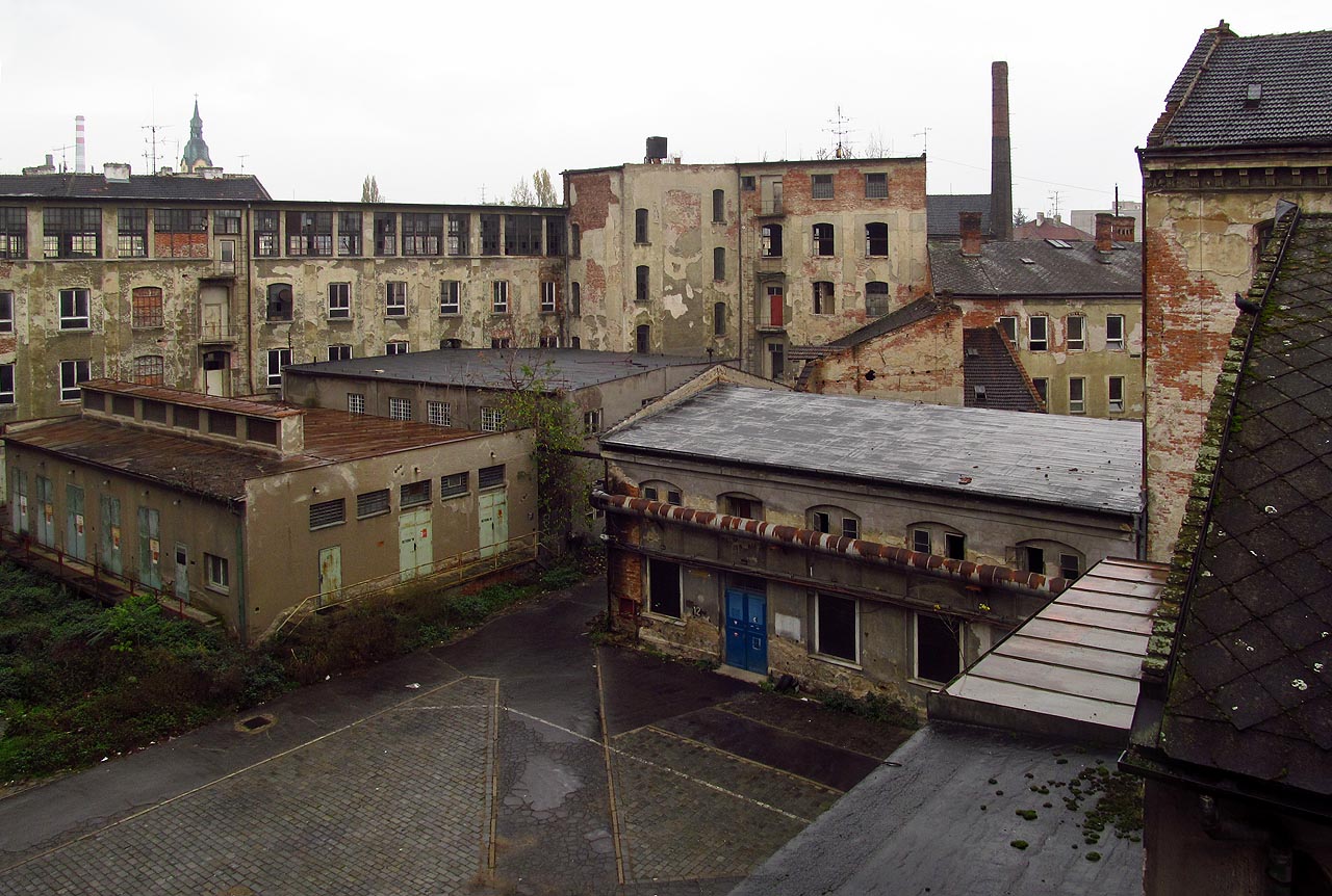 Pohled na severní část poloopuštěného areálu. Pohled na severní část poloopuštěného areálu.