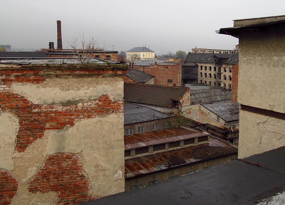 Areál Vlněny byl neskutečně spletitý a členitý do výšky, šířky i dálky. Areál Vlněny byl neskutečně spletitý a členitý do výšky, šířky i dálky.