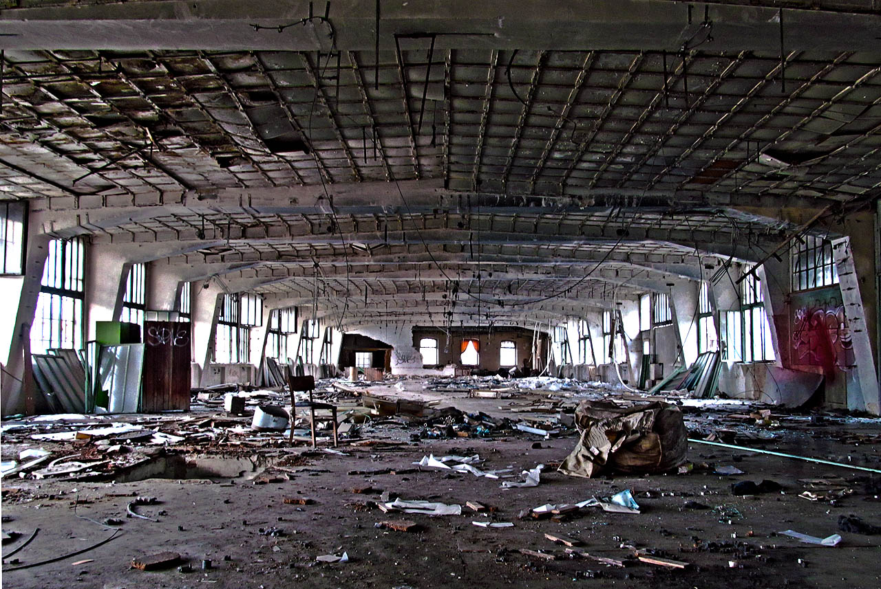 Za setmění snadno podlehnete pocitu, že se právě nacházíte v lehoučké gondole vzducholodi proplouvající nad Brnem. Pod vašima nohama se rozsvěcují ulice někdejších brněnských Benátek. Za setmění snadno podlehnete pocitu, že se právě nacházíte v lehoučké gondole vzducholodi proplouvající nad Brnem. Pod vašima nohama se rozsvěcují ulice někdejších brněnských Benátek.