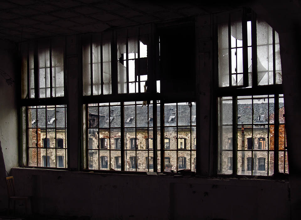 Vnitřní trakty byly v roce 2013 už převážně vyprázdněné a čekaly na demolici. Vnitřní trakty byly v roce 2013 už převážně vyprázdněné a čekaly na demolici.