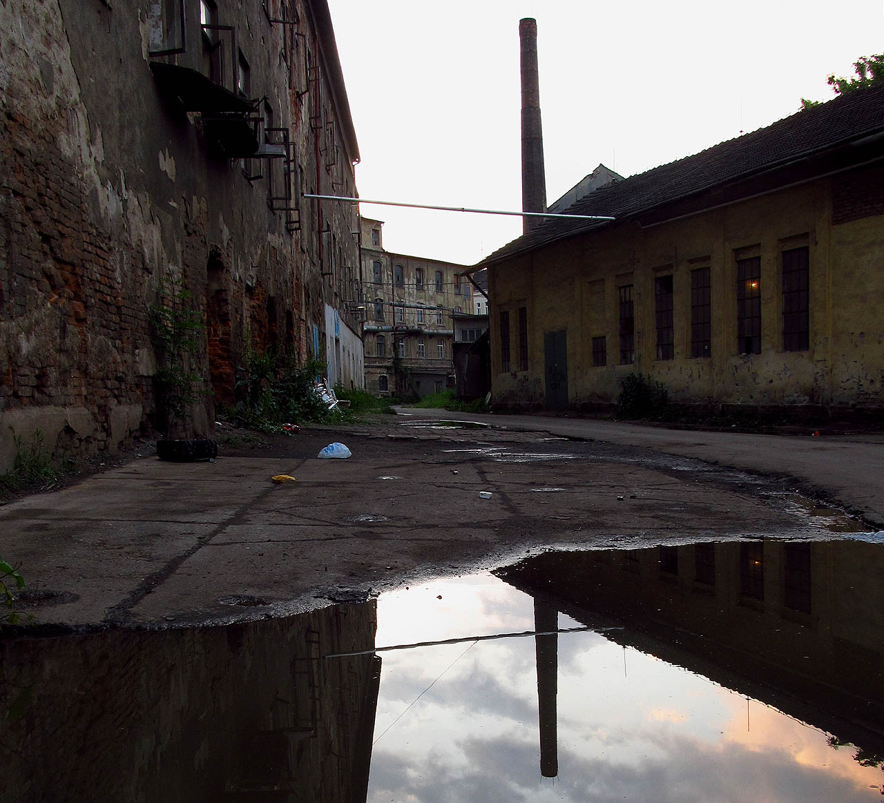 Pravděpodobně nejpůsobivější byl areál Vlněny v období mezi ukončením výroby v 90. letech 20. století a začátkem demolice v roce 2016. Pravděpodobně nejpůsobivější byl areál Vlněny v období mezi ukončením výroby v 90. letech 20. století a začátkem demolice v roce 2016.