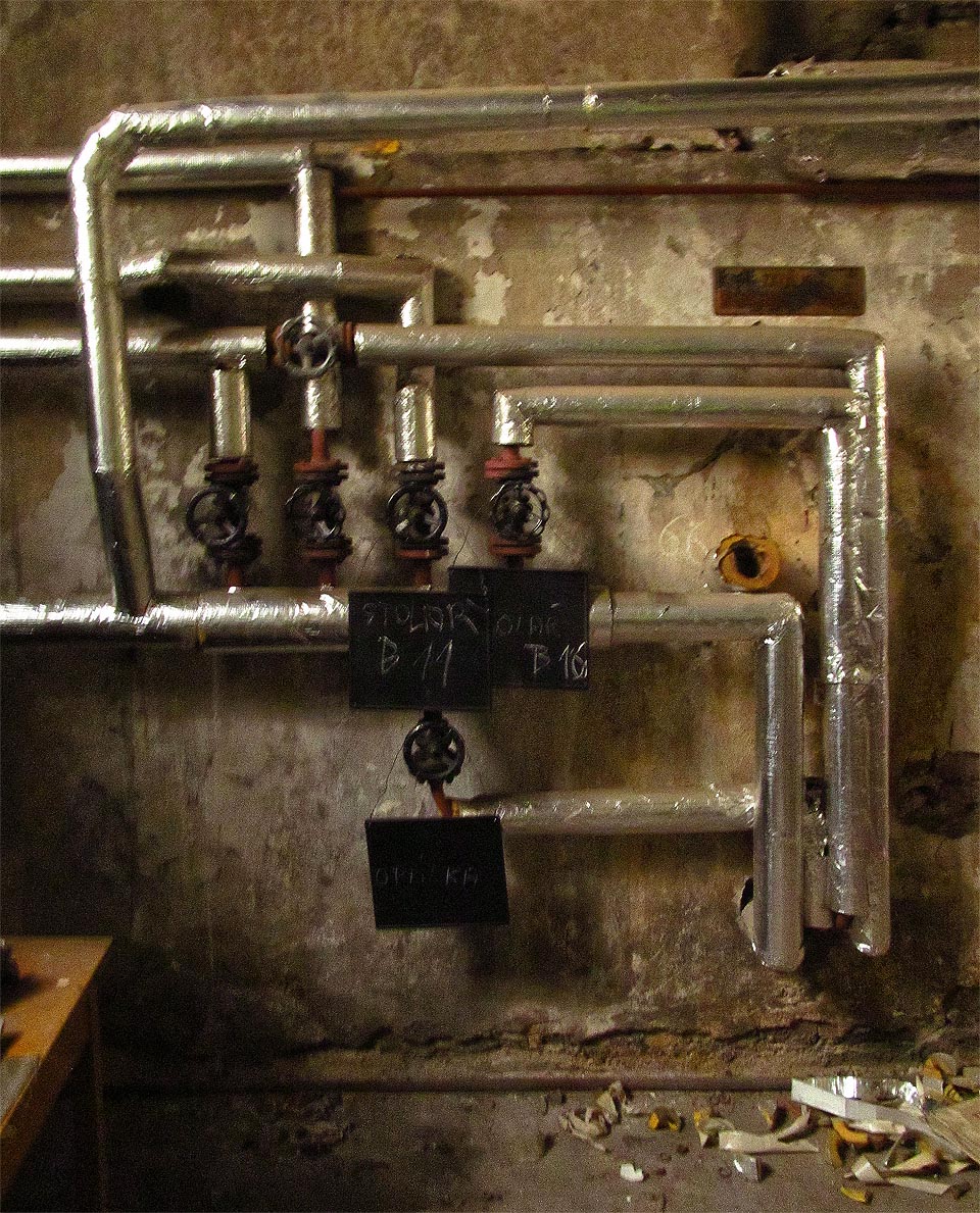 Jedna z centrálních kotelen ve vniřním bloku areálu. Jedna z centrálních kotelen ve vniřním bloku areálu.