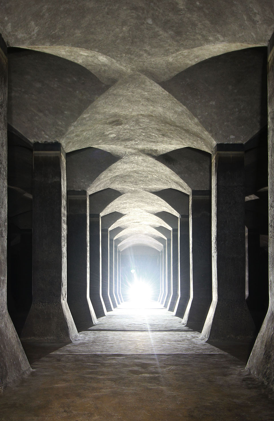 Další takovou sloupovou síň brno nemá. Zde by měli primátoři přebírat insignie, vyhlašovat vize a velkolepé projekty pro Brno na příští staletí.