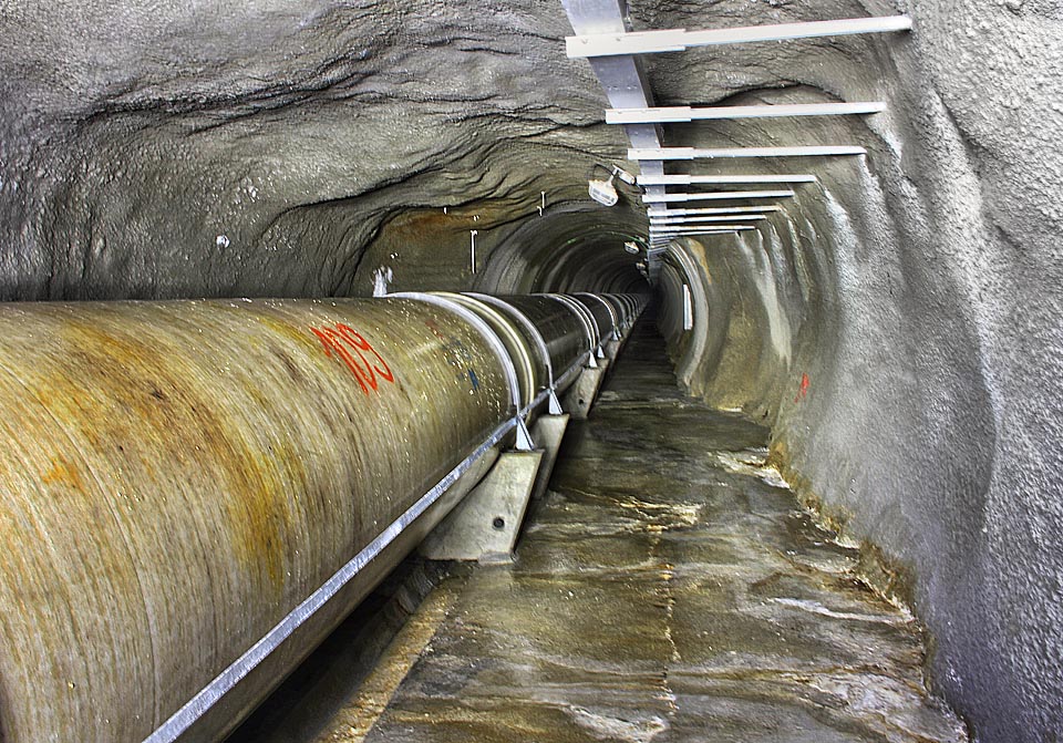 Tunel má kruhový profil o průměru 2810 mm, resp. 3010 mm, na několika místech je však prostor širší, vylámaný přímo ve skále a zpevněný betonovým nástřikem.