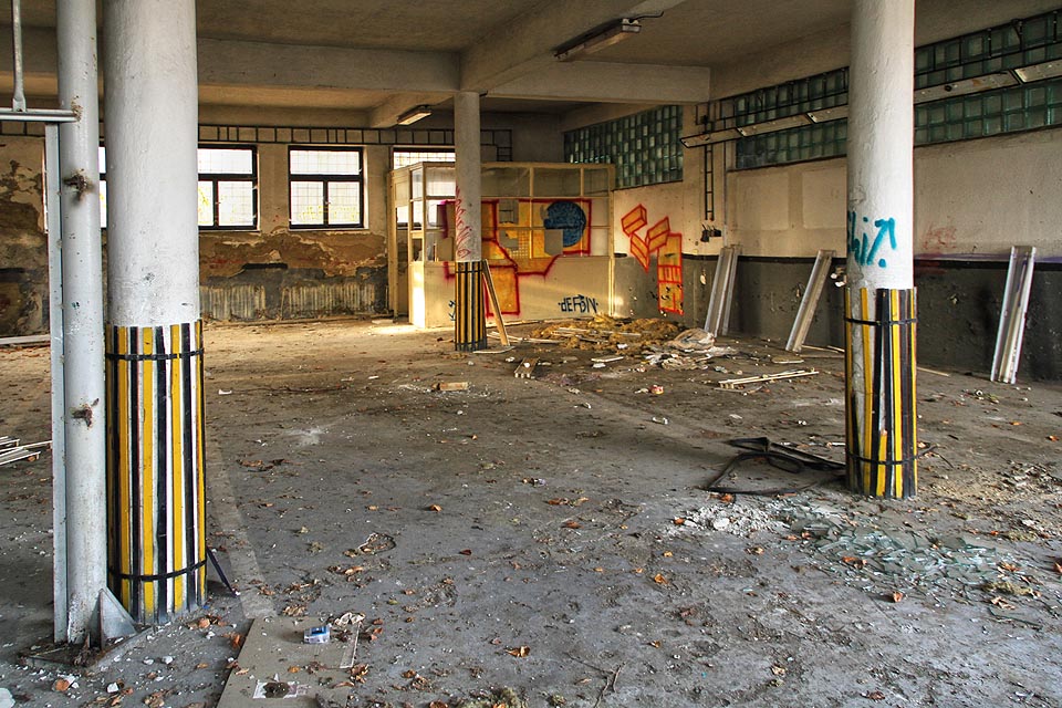 Opuštěné dílny v budově 2 areálu „Wilson“.