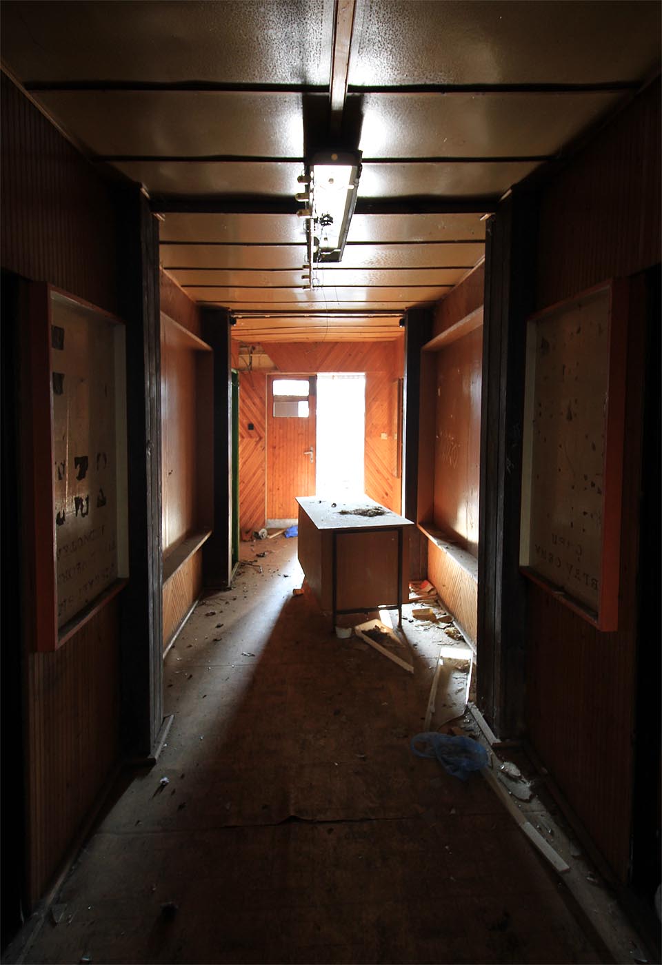 Typická chodba v ose budovy 3 spojuje jednotlivé pokoje.