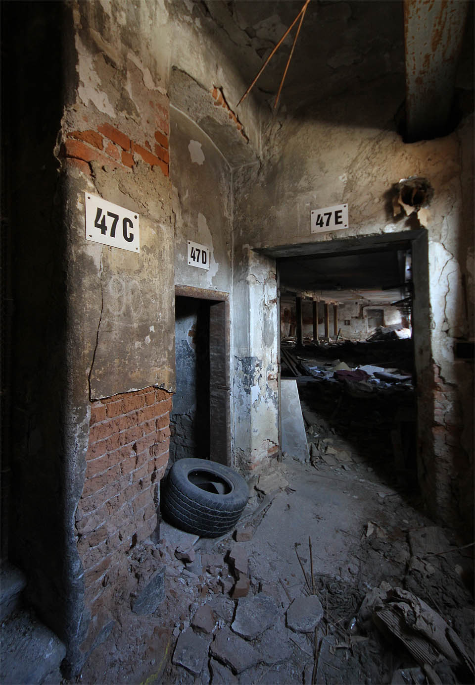 Tudy vedla před léty cesta za nákupy skrze tovární bludiště do nově zřízeného obchodu s nábytkem v Mosilaně.