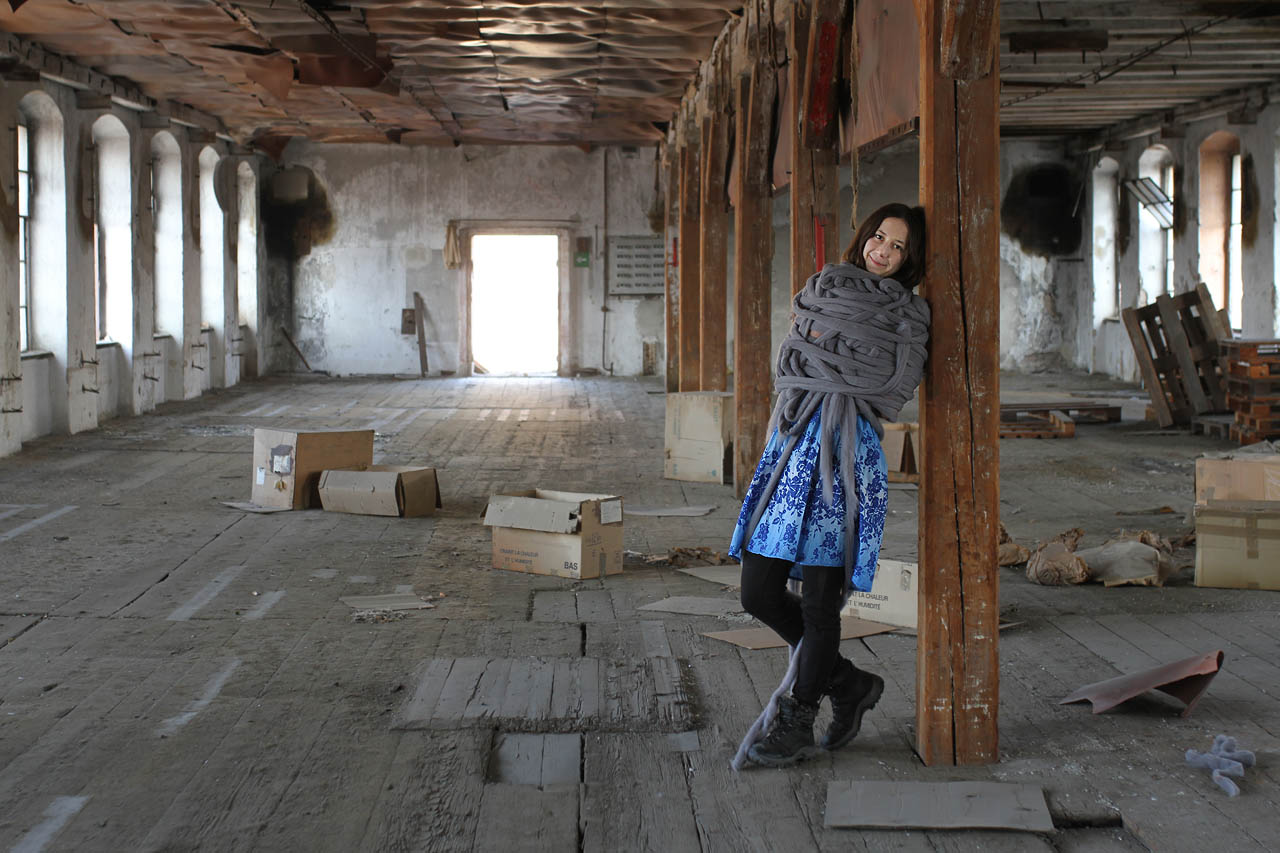 Přečištěná ovčí vlna hřeje ještě lépe než surová, tzv. potní vlna, v níž zhruba polovinu hmotnosti tvoří tuk a pot ovcí.