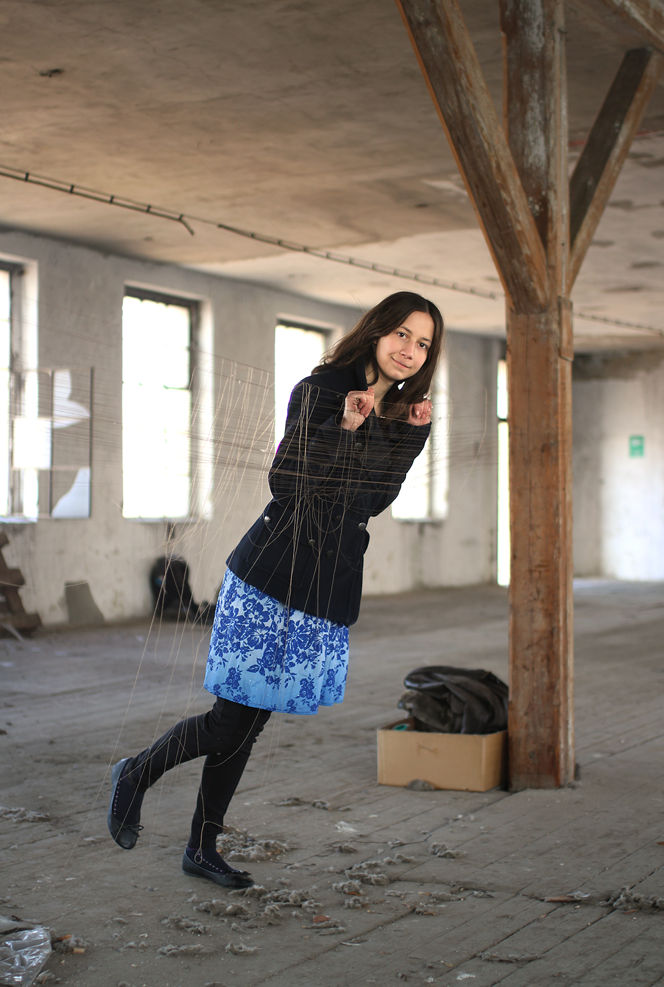 Jemné slečny se o ni mohou dokonce opřít, aniž by se vlákna protrhla.