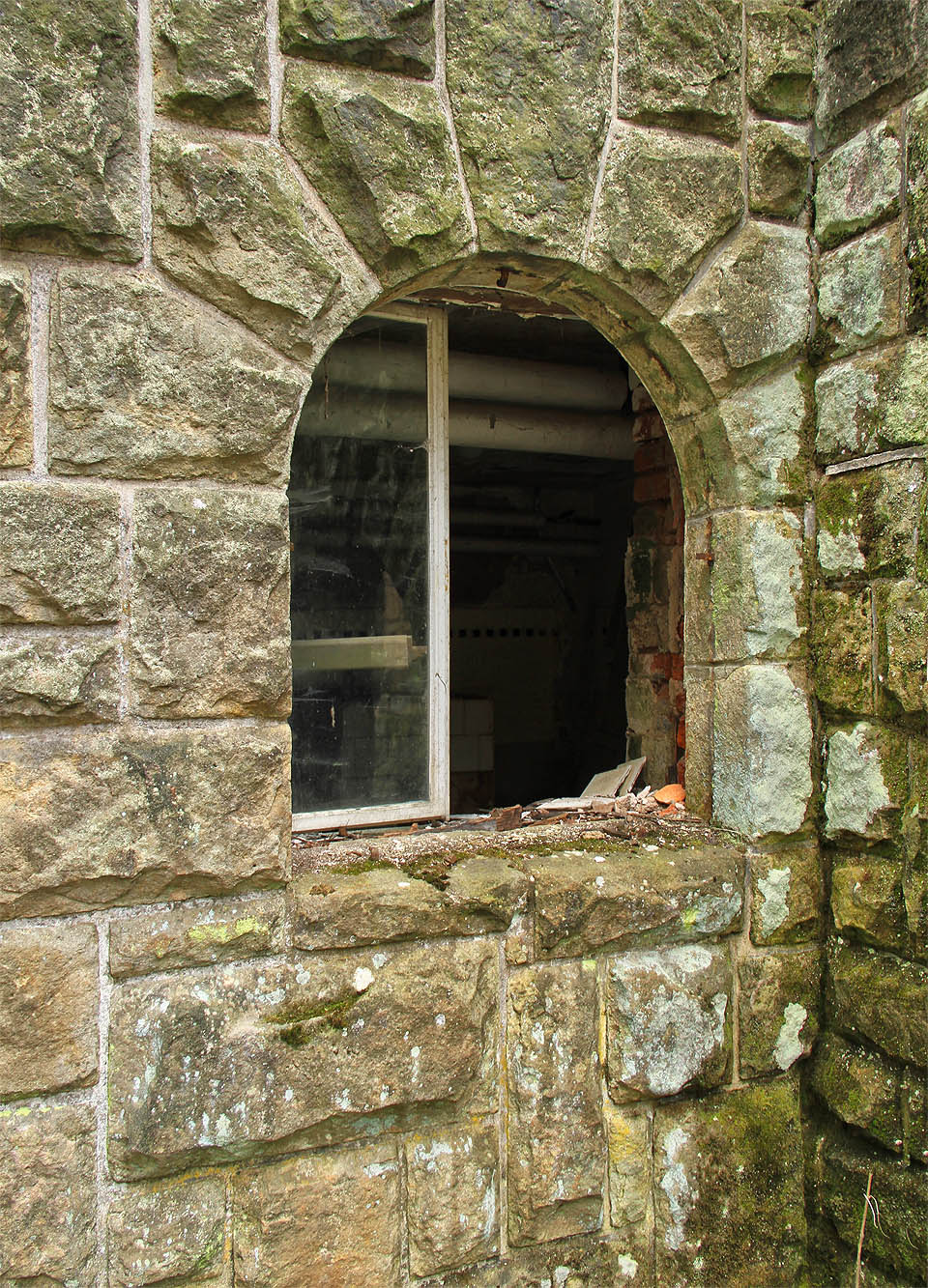 Vtup do vily bude nad očekávání snadný.