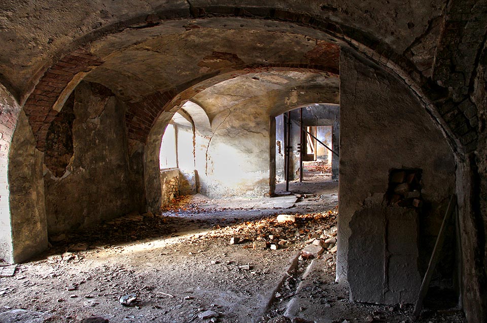 Odvážné barokní klenby se snad vlivem pohybu základů stávají ještě odvážnějšími.