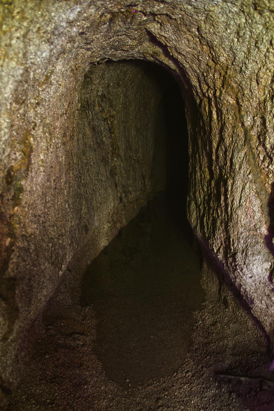 Ve vlhčích měsících je štola pravielně zaplavená. Mocnost vodního tělesa kolísá od několika cm až po téměř 1 m.