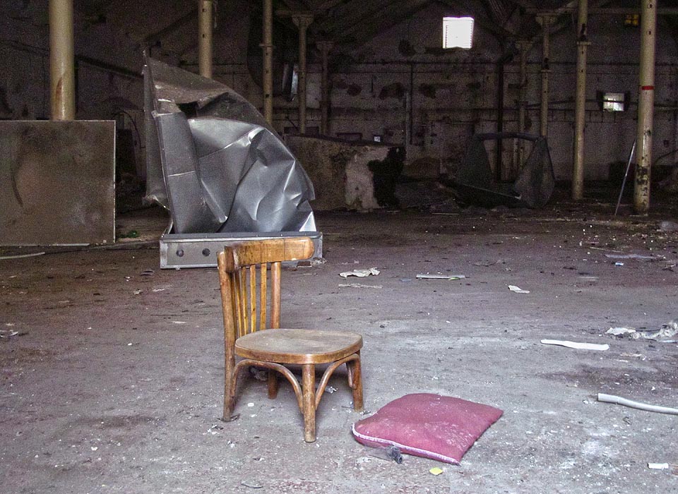 K čemu mohla sloužit židle s uřezanýma nohama? Pravděpodobně nějaký technologický trik místních tkalců.