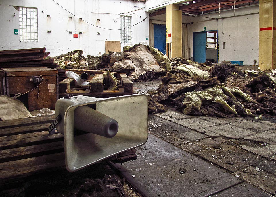 Kolik je to už roků, co zaznělo poslední hlášení tiovárního rozhlasu pro zaměstnance tkalcovny?