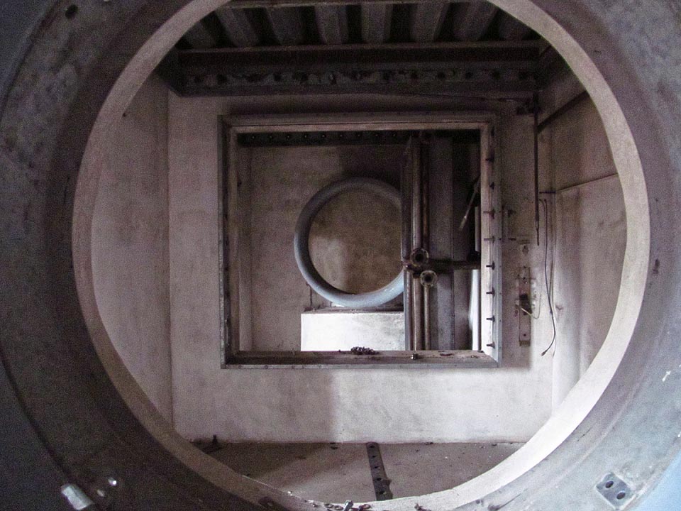 Tady by se jistě dal natočit film o tajné laboratoři někde daleko v kosmu.