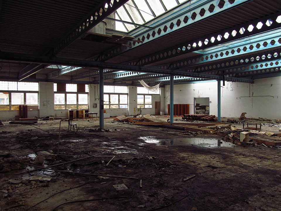 Místy do hal trošku zatéká. Nic, co by se nedalo spravit.