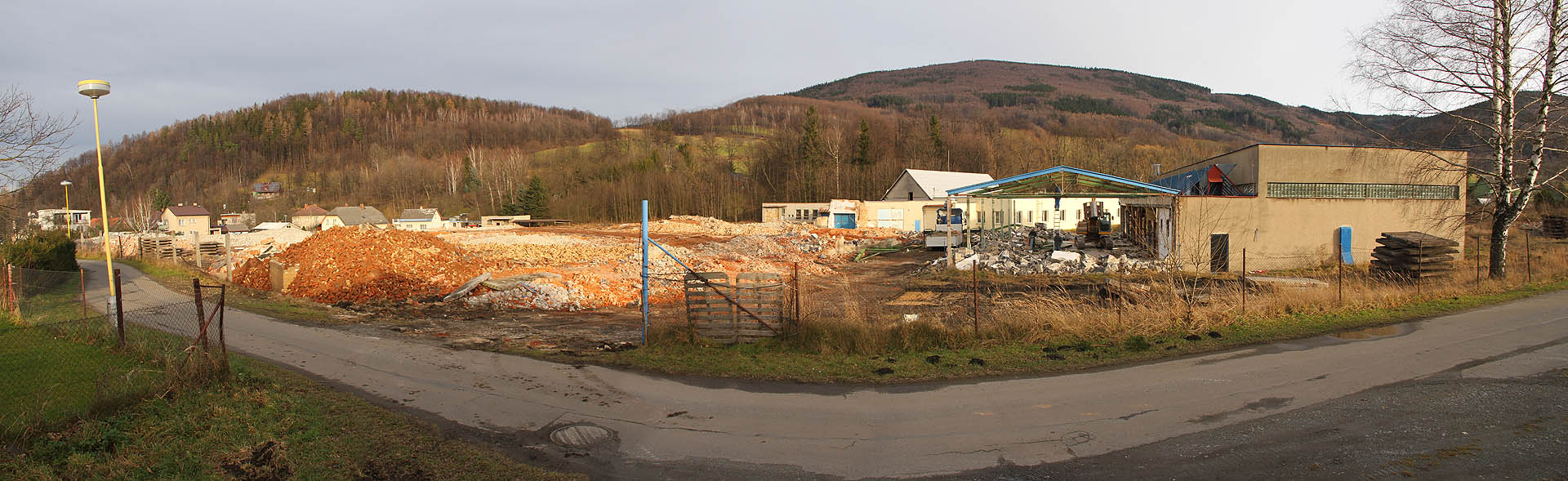 Časová smyčka se uzavřela. Po 124 letech na jaře na pláni pod horami zase vyraší tráva.