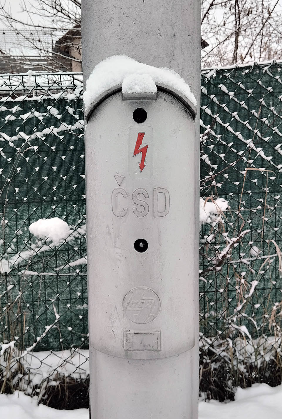 Ani 30 let po konci ČSD není důvod k náhradě výborně fungujících tradičních nádražních lamp z MEZu.